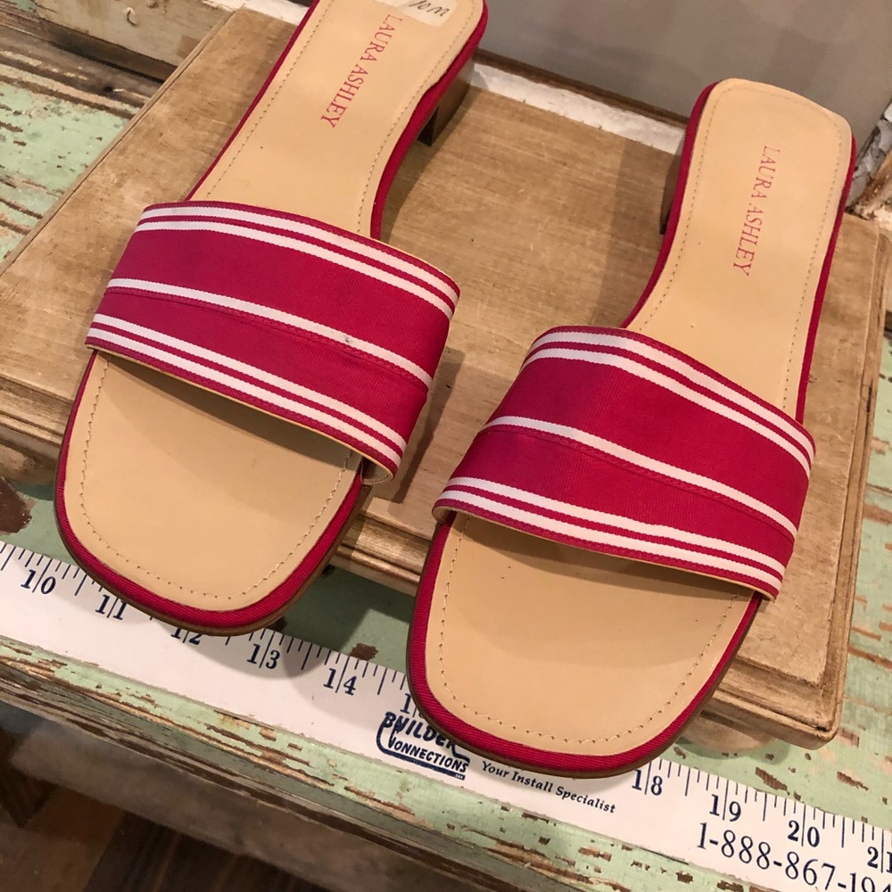 Laura Ashley Sandals Pink & White Wide Strap Sz 10